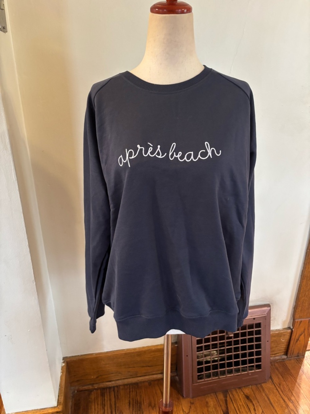 12/12 Apres Beach Sweatshirt Women's Large Maisonette